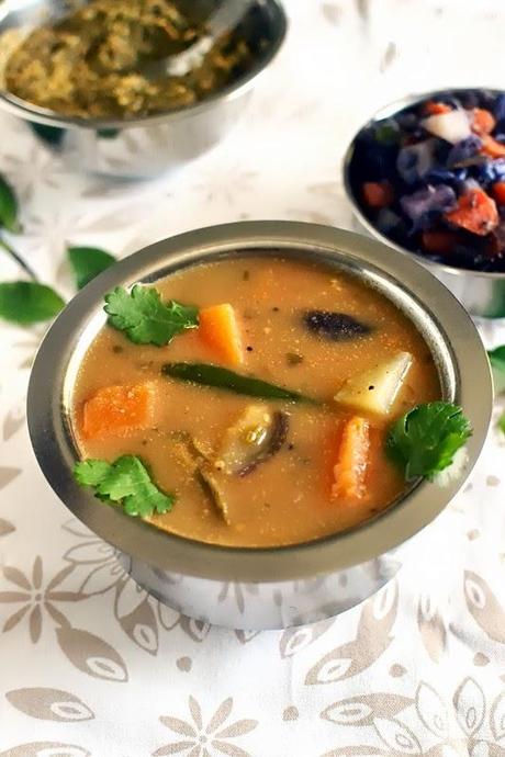 Erra Gummadikaya Pulusu (Andhra style Pumpkin Stew)