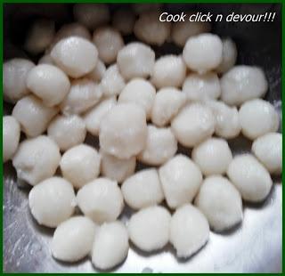 Mani kozhukattai-Ammini kozhukattai (Kozhukattai sundal)(Steamed mini rice balls)