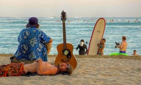 8 Reasons to Love Honolulu Beach Bumming on Waikiki