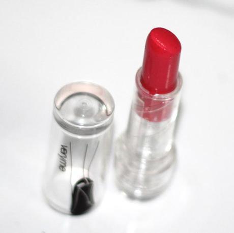 Oriflame Very Me Lipmania Lipstick Vibrant Peach - And Reason Why You Need It!