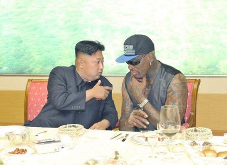 Kim Jong Un (L) talks with Dennis Rodman (R) at a dinner party held for Rodman and his entourage (Photo: Rodong Sinmun).