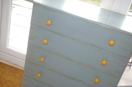 Chest of drawers makeover with the Bosch glue pen