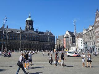 Amsterdam - Canals, Coffee Shops and Bicycles