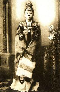 kisaeng in Pyongyang (c 1910)