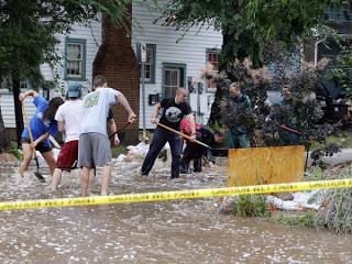 Colorado Flood: Damns Break, Thousands Evacuate (Stunning Video and Photos)