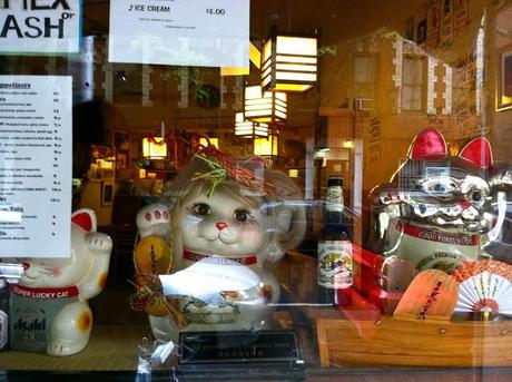 Hello-Kitty/Super-Lucky-Cat-in-Greenwich-Village