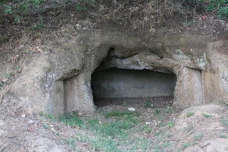 etruscan tomb cave 