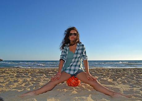 ilovegreeninspiration_girl_on_the_beach_01