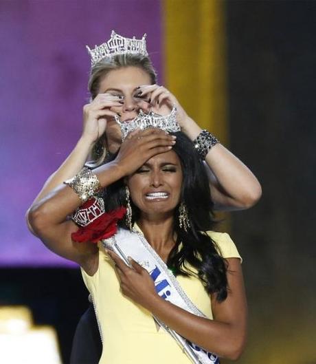 Nina Davuluri is crowned Miss America 2014