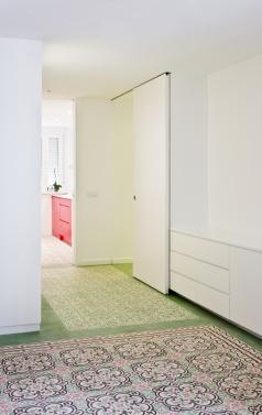 Internal renovation by Romero Vallejo Arquitectos