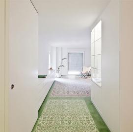 Internal renovation by Romero Vallejo Arquitectos