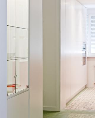 Internal renovation by Romero Vallejo Arquitectos