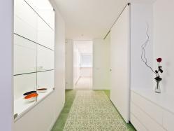 Internal renovation by Romero Vallejo Arquitectos