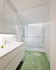 Internal renovation by Romero Vallejo Arquitectos