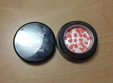 NYX Cosmetics Menage A Trois Blush HD Grinding Blush Swatches