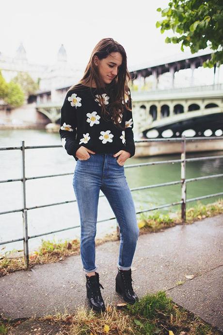 daisy love sweater from siren london, high waisted jeans rainy day look