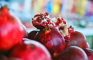 Four hundred pomegranates! Four hundred pomegranates!