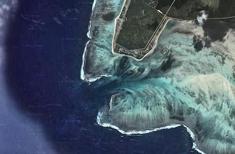 The 'Underwater Waterfall' Illusion At Mauritius Island