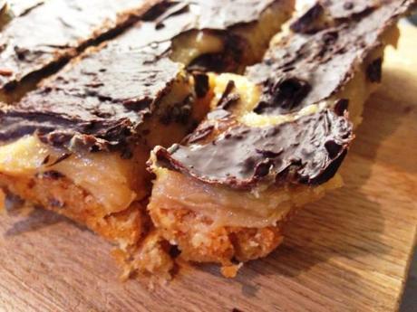 slicing up millionaires banoffee flapjack chocolate topping dulce de leche caramel layer cornflake oat base bero recipe