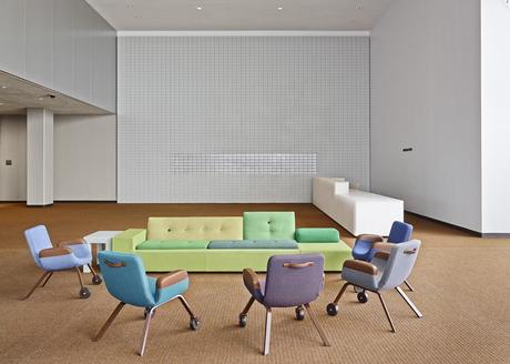 dezeen_United-Nations-North-Delegates-Lounge-by-Hella-Jongerius-and-Rem-Koolhaas_ss_6