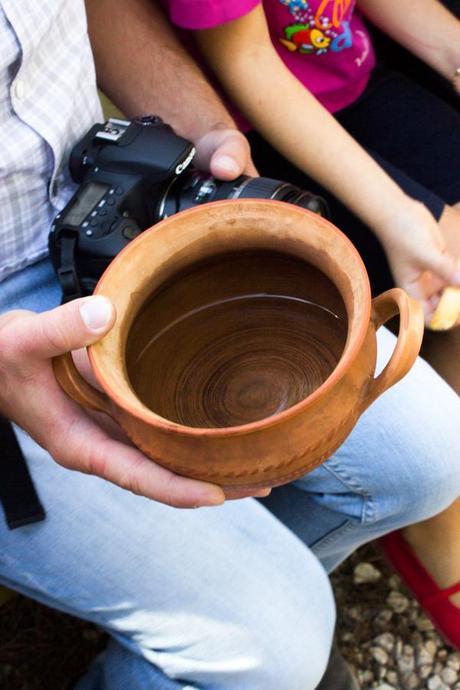 Clay vase to keep the water cold