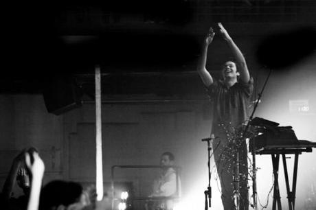 WO34 620x413 WASHED OUT PLAYED STUNNING SET AT TERMINAL 5 [PHOTOS]