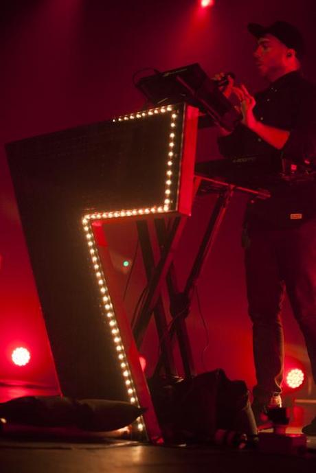 MG 2486 CHVRCHES PLAYED TERMINAL 5 [PHOTOS]