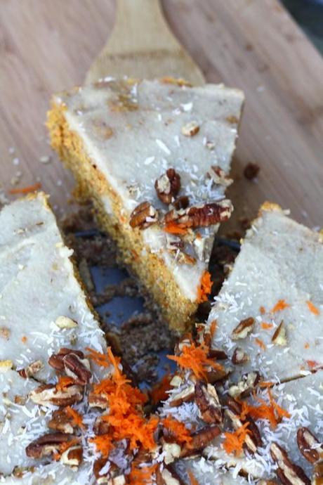 Raw Vegan Carrot Cake {with gluten free graham cracker crust}