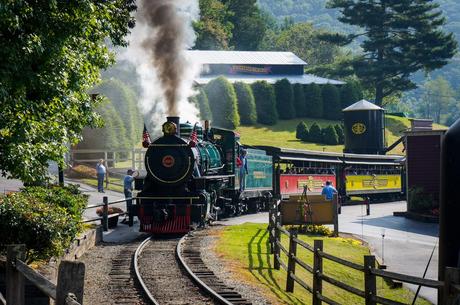 Tweetsie Railroad Review  Car 190 on the Tracks