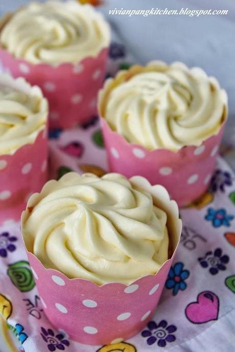 Pumpkin Spice Muffins with Cream Cheese Frosting(The Pioneer Woman)