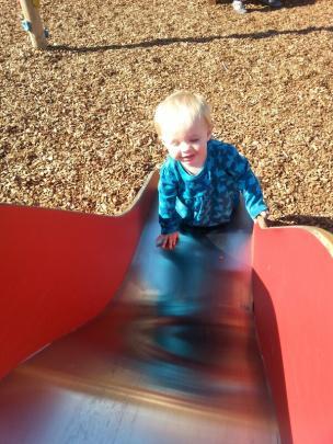 20130927_135348_resize_20130927_142715 A love of slides #countrykids