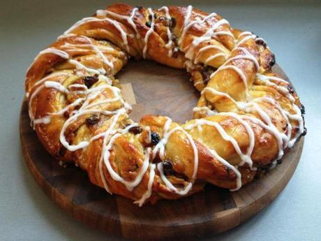 apricot couronne plaited sweet enriched bread crown paul hollywood recipe great bloggers bake off gbbo 2013