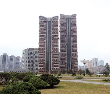 View of apartment towers under construction in Pyongyang for faculty members of Kim Il Sung University (Photo: Rodong Sinmun).