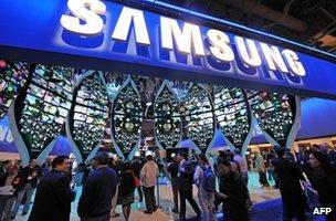 Samsung Plans To Launch Smartphones With Curved Displays