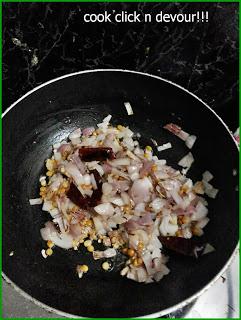 Onion chutney (Vengaya chutney)-Resturant style