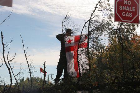 Young Mi'gmaw Warrior raises Mi'gmaw flag