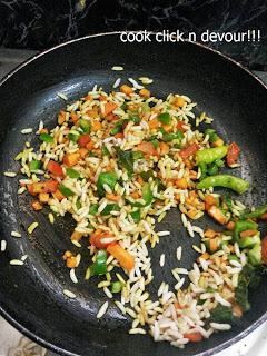 Arisi pori upma (Puffed rice upma)