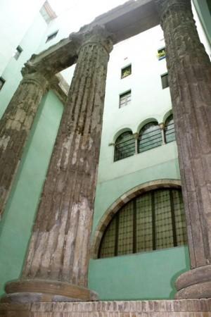Hidden Roman ruins in Barcelona's gothic quarter