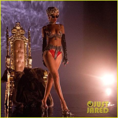 rihanna-more-pour-it-up-behind-the-scenes-video-06