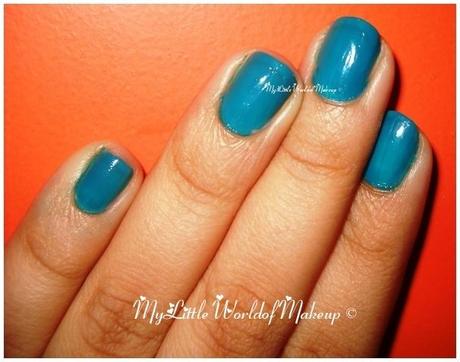 REVLON STREETWEAR COLOR RICH NAIL ENAMEL IN OCEAN BLUE