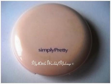 Avon Simply Pretty  Smooth and whitening pressed powder in NATURAL