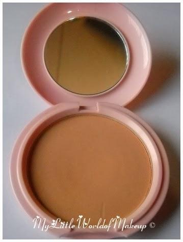 Avon Simply Pretty  Smooth and whitening pressed powder in NATURAL