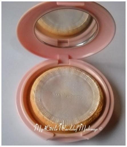 Avon Simply Pretty  Smooth and whitening pressed powder in NATURAL