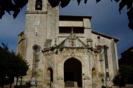 Iglesia fortaleza de San Martín, en el extremo sur del recinto amurallado.