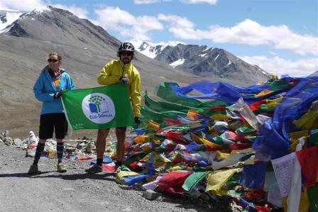 Baralacha-la (4980m)This year I decided to fly the Eco-Schools flag on every high pass I cycled over. It is also seemed auspicious as India had just become the 52nd country to join this International programme!