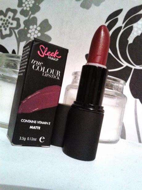 Sleek Lipstick Vamp | Devon