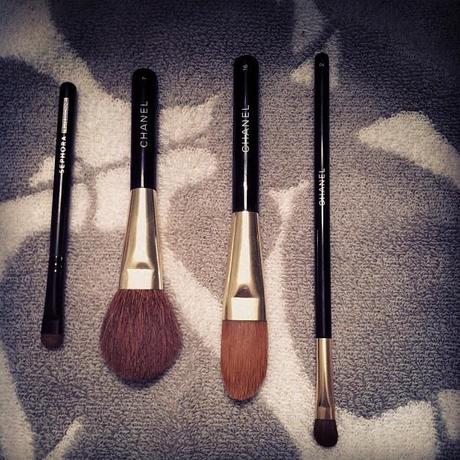 clean your makeup brushes fashion blog covet her closet diy must have style tip celebrity chanel brushes sephora deal promo code 