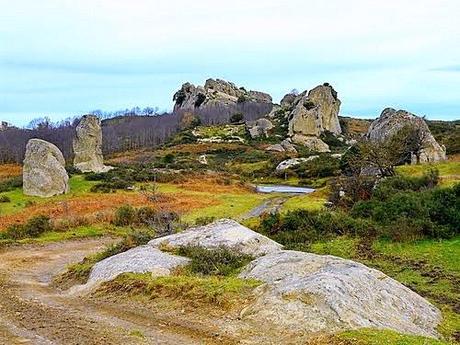 MONTALBANO ELICONA. ANCESTRAL MEGALITHS AND MEDIEVAL PARTIES