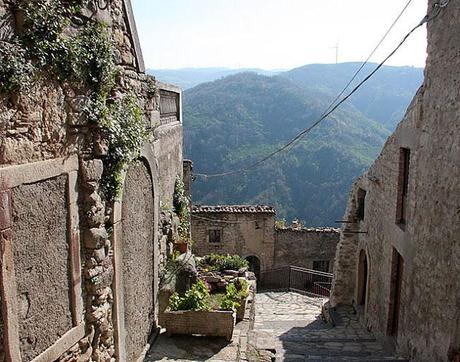 MONTALBANO ELICONA. ANCESTRAL MEGALITHS AND MEDIEVAL PARTIES