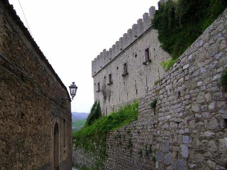 MONTALBANO ELICONA. ANCESTRAL MEGALITHS AND MEDIEVAL PARTIES